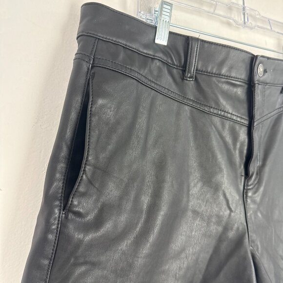 American Eagle super Stretch Faux Leather Shorts Hi-Rise Black Plus Size 16 EUC - Picture 3 of 11